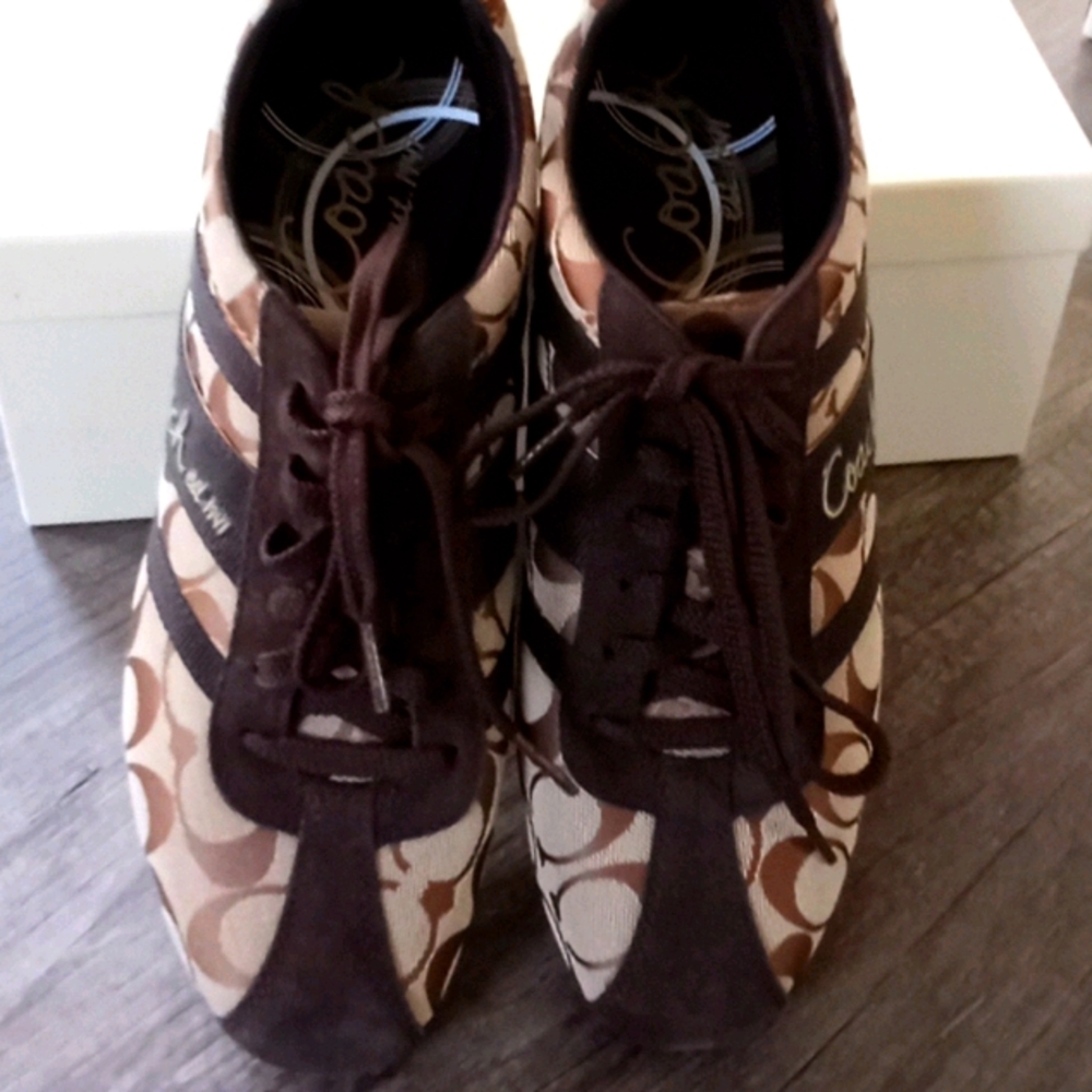 Coach logo sneakers 8.5
